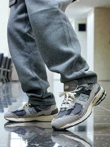 New Balance 2002r