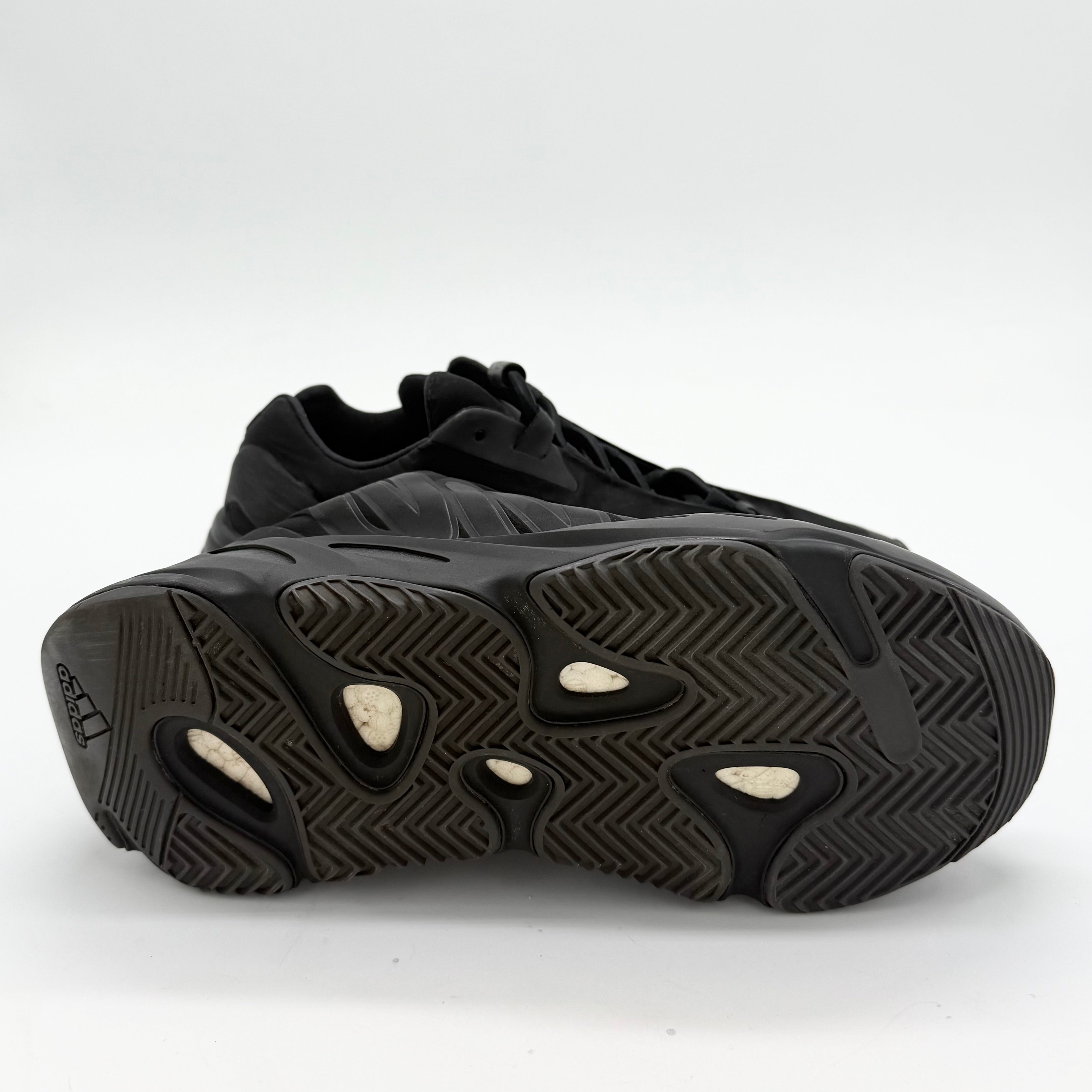 Adidas Yeezy Boost 700 Triple Black EU 41 1/3