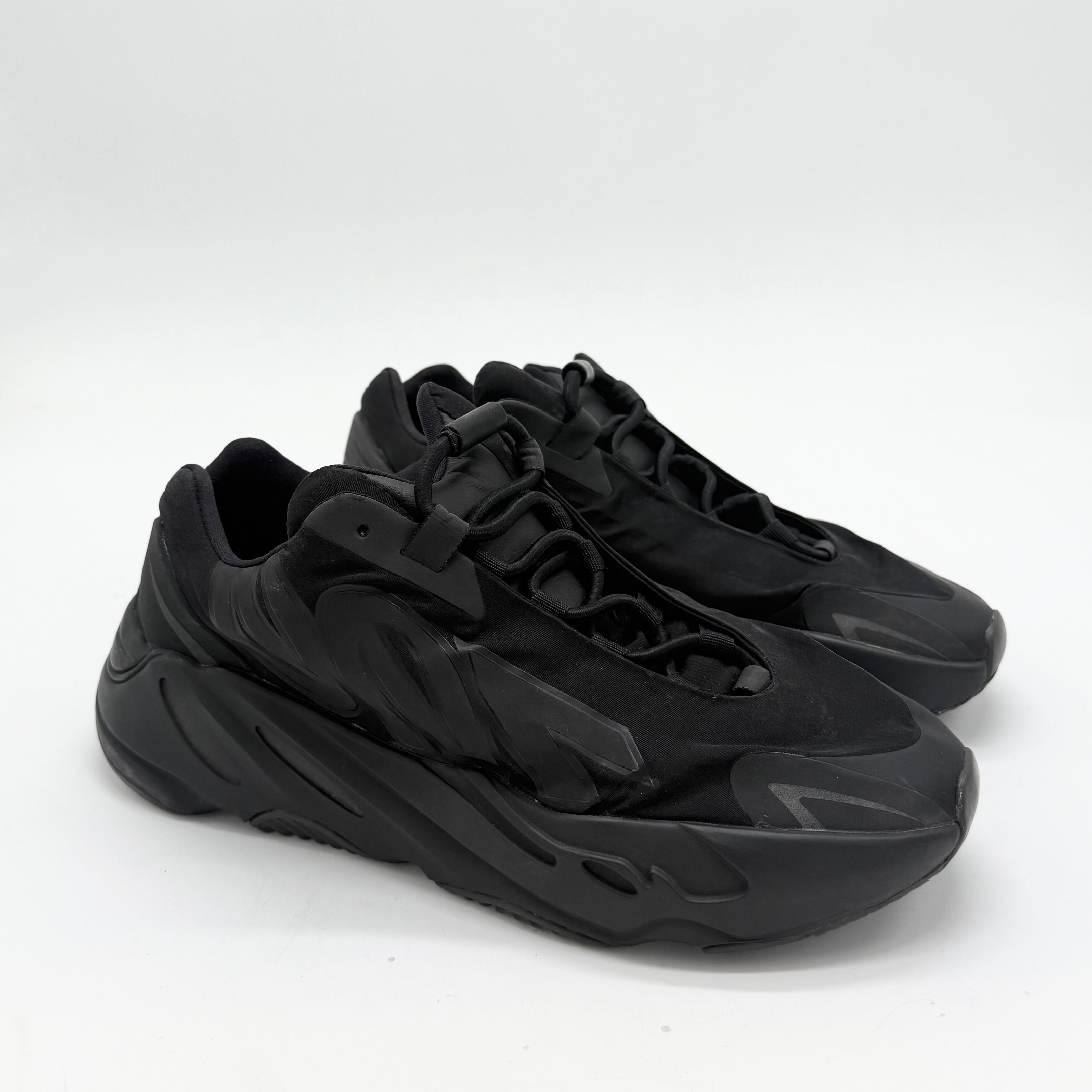 Adidas Yeezy Boost 700 Triple Black EU 41 1/3