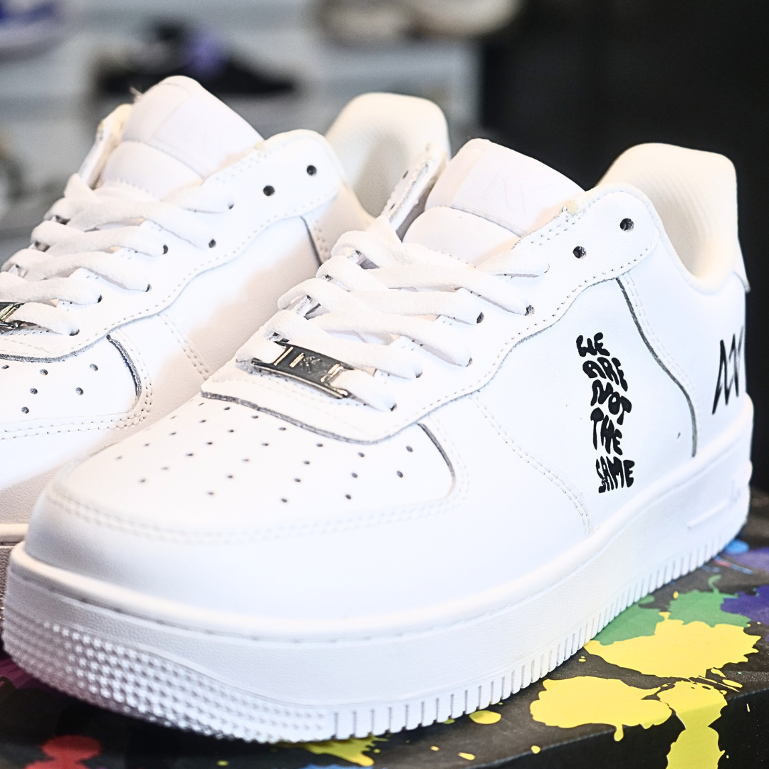 Marcus og Martinus custom på KarlsKicks sneaker