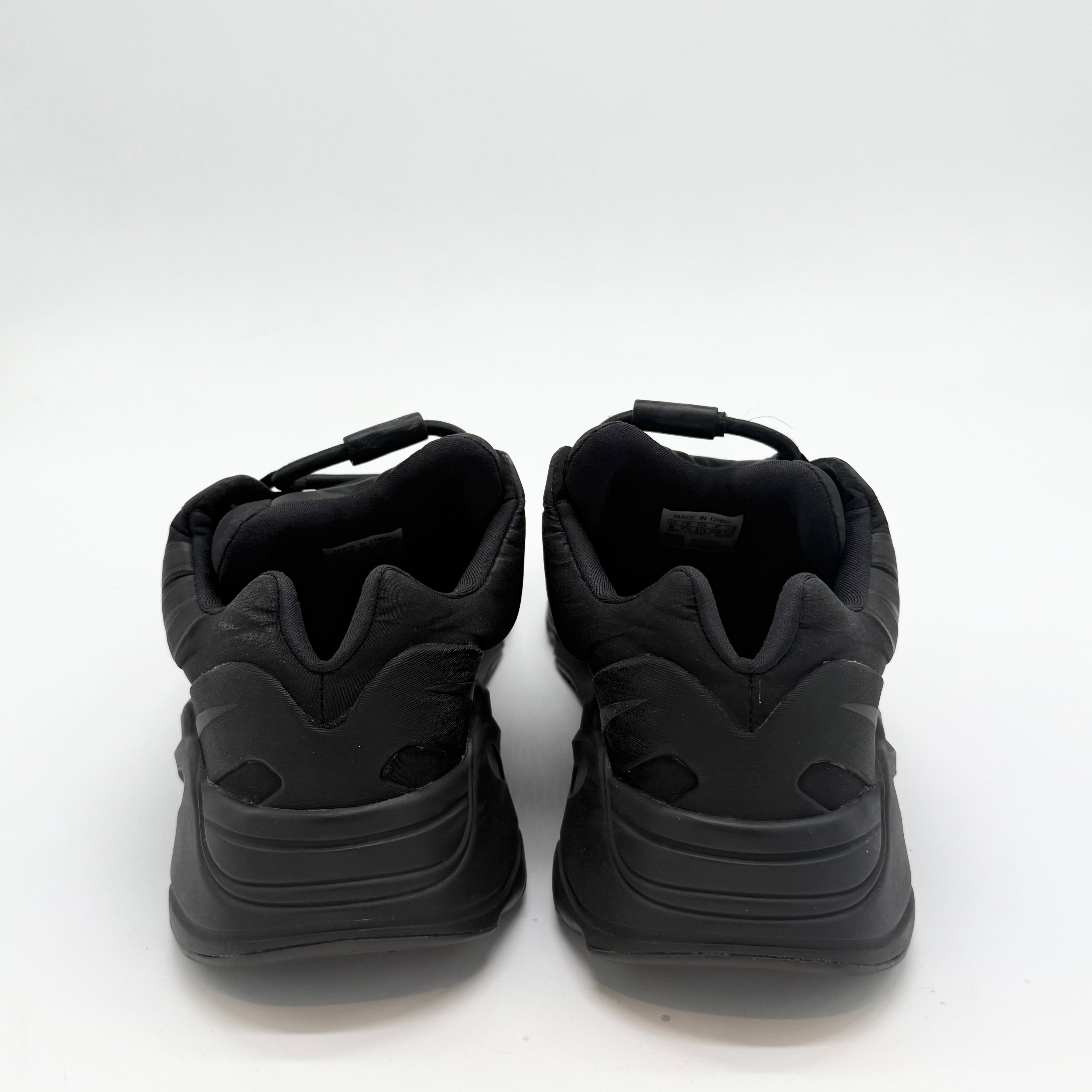 Adidas Yeezy Boost 700 Triple Black EU 41 1/3