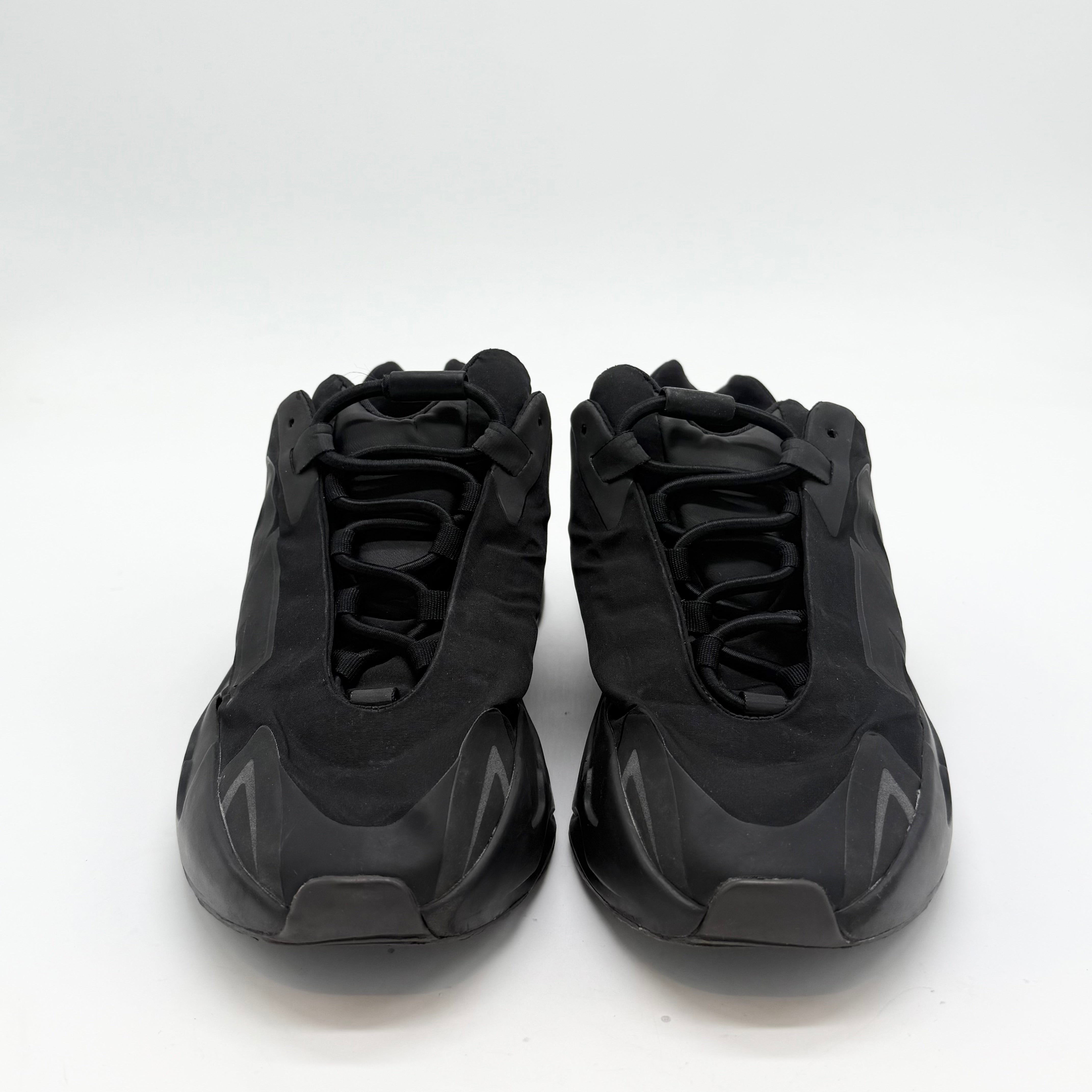 Adidas Yeezy Boost 700 Triple Black EU 41 1/3